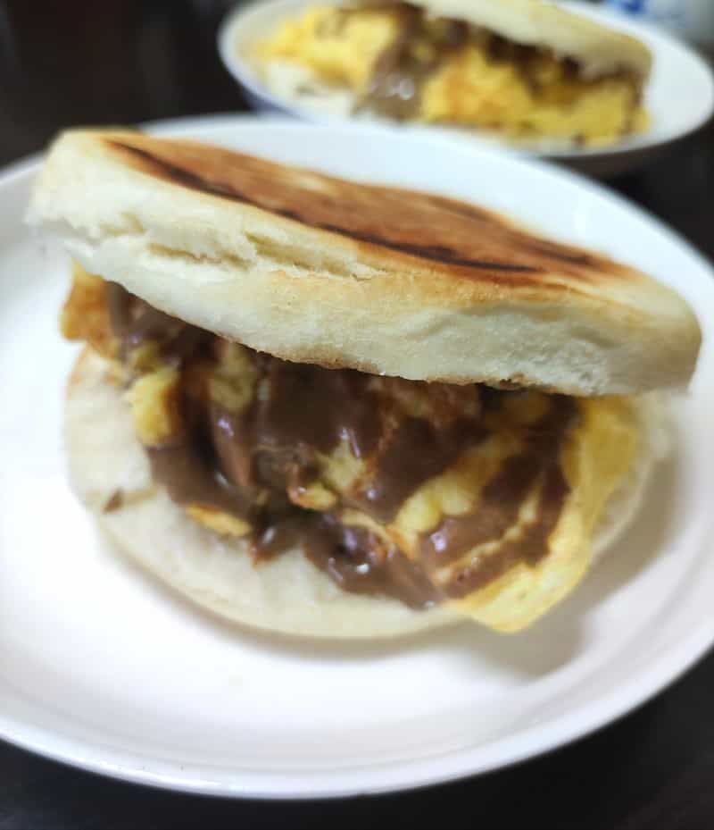滑蛋夾饃